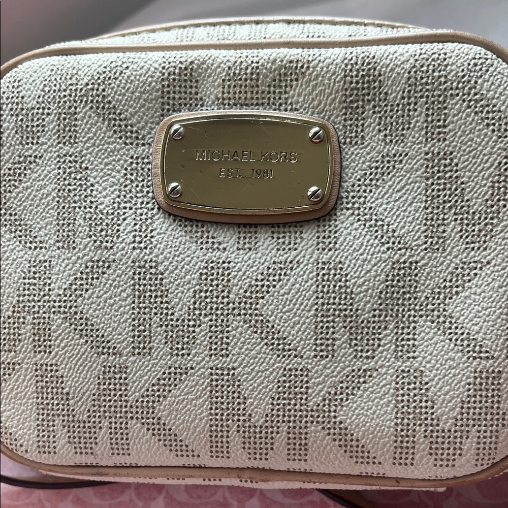 Elegant Cream Crossbody Bag